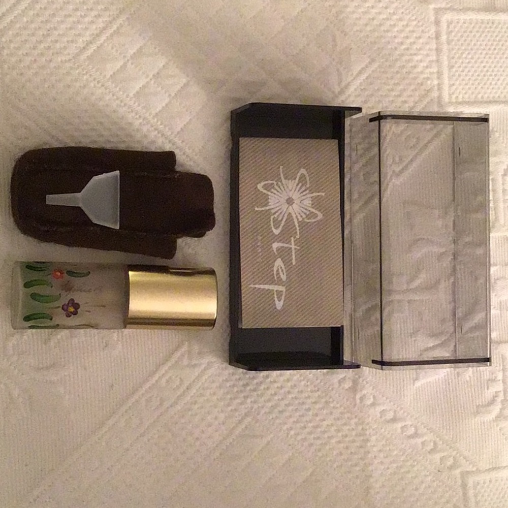 COLLECTIBLE SIGNED FRENCH BRAND “STEP” PURSE PERFUME ATOMIZER